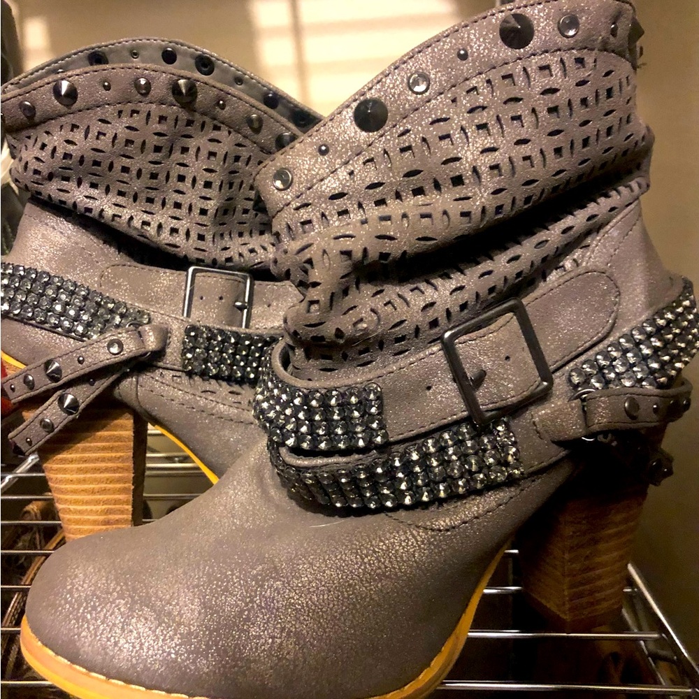 Not Rated studded grey ankle boots, size 7. New without box